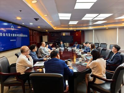 01交流座谈会现场_副本.jpg