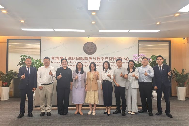 合影_裁剪.jpg